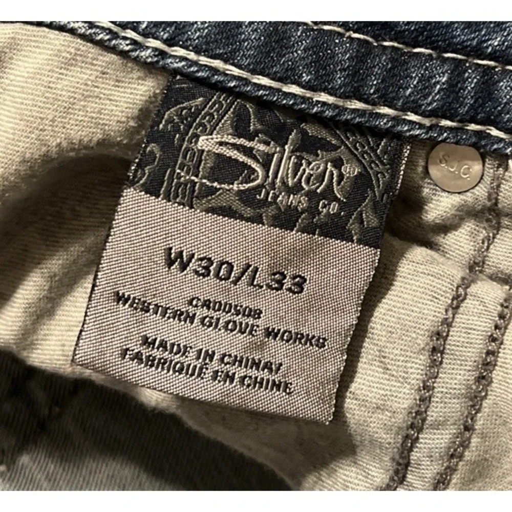 Silver Jeans Women's Pioneer Boot Low Rise Distressed Jeans Size 30/33 (32x33)